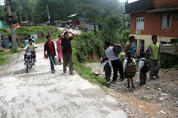 Nepal - Nagarkot. Köydeki insanlar.