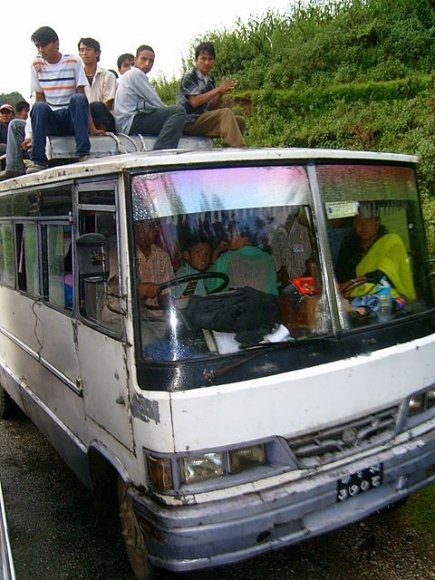 Nepal - Nagarkot. Bhaktapur - Nagarkot otobüsü.