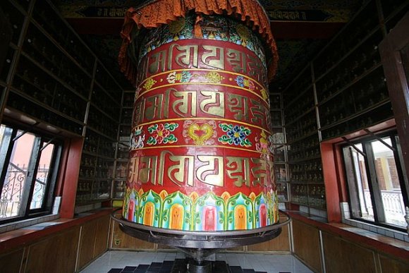 Pokhara - Tashi Palkhel, Jangchub Choeling Budist Manastırında dua çarkı