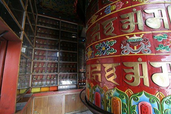 Pokhara - Tashi Palkhel, Jangchub Choeling Budist Manastırında dua çarkı