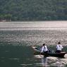 Pokhara - Phewa Gölü'nde öğrenciler