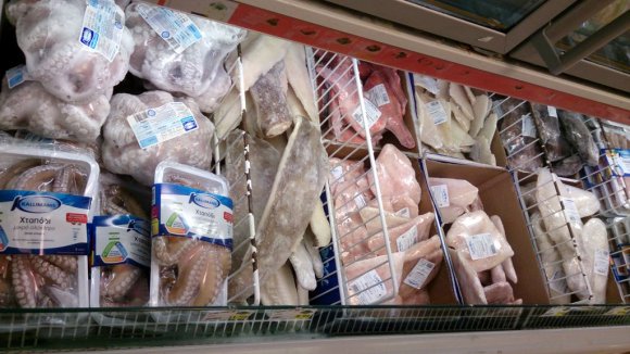 Girdiğimiz bir markette dondurulmuş deniz ürünlerinin zenginliğine hayran kaldık.