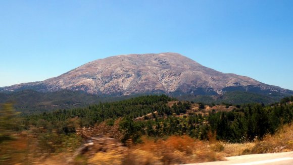 Adanın en yüksek dağı Attaviros, Rodos.