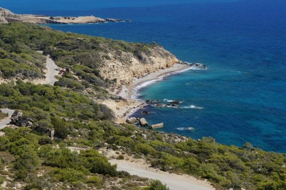 Monolithos Kalesi'nden sonra fotoğrafta görülen sahile yüzmeye gittik.