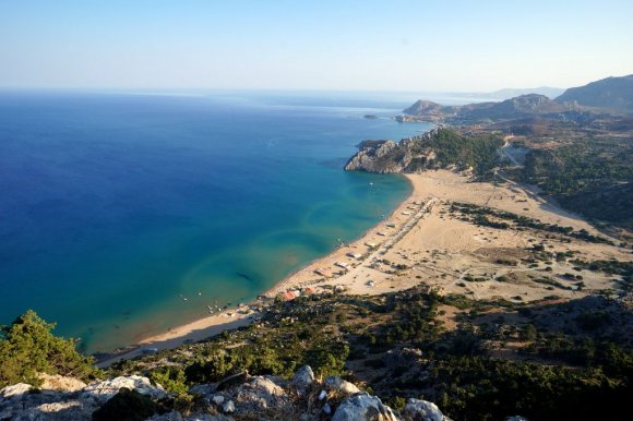Tsampika Sahili'nin Santa Maria Tsampika "Kyra" kilisesinden manzarası.