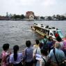 Chao Phraya nehri üzerinden çeşitli noktalara teknelerle ulaşım mümkün.