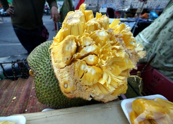 Bu da açılmış bir jackfruit meyvası.