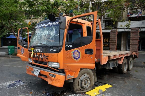 Demokrasi Meydanı etrafında Bangkok'u kapa, Tayland'ı yeniden başlat gösteri alanından önceki barikatlar.