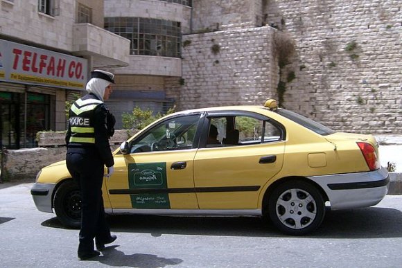 Amman'da bir kadın polis.