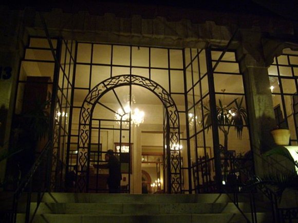 Fakhr el-Din Restorani girişi.