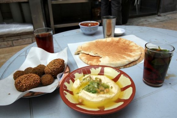 Amman'ın ünlü humus ve falafel lokantası, Haşem (Hashem)