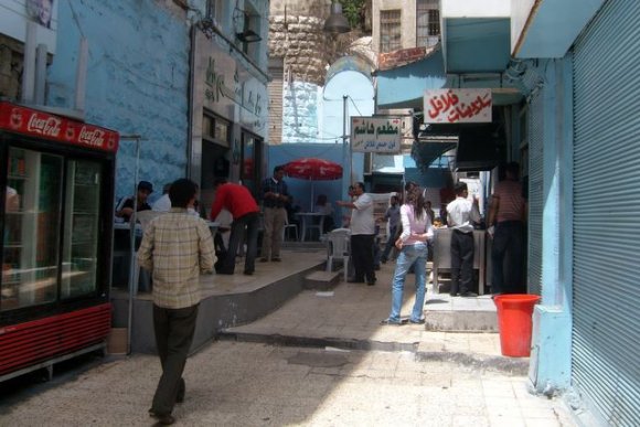 Hashem Restoranın girişi.