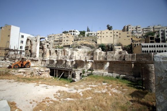 Amman'in içindeki Nymphaeum. Çesme, mozaik ve yüzme havuzundan oluşuyormuş.