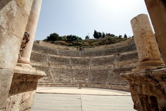 Amman içindeki Roma Tiyatrosunun girişi.