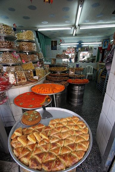 Şehir içinde rengarenk bir tatlıcı.