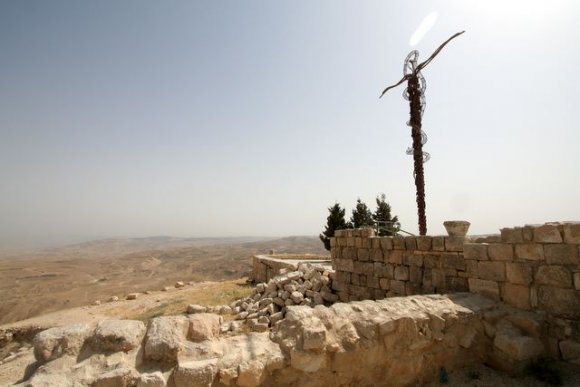 Nebo Dağı'ndaki heykel.