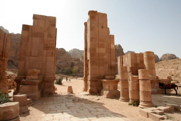 Petra - Anıt Geçit (Monumental Gateway)