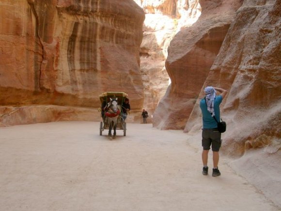 Petra girişinde Siq'te fotograf.