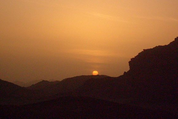 Wadi Rum - Çölde gün batımı.