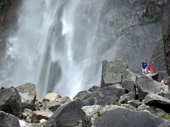 Yosemite Şelalesi'nin düştüğü yer.