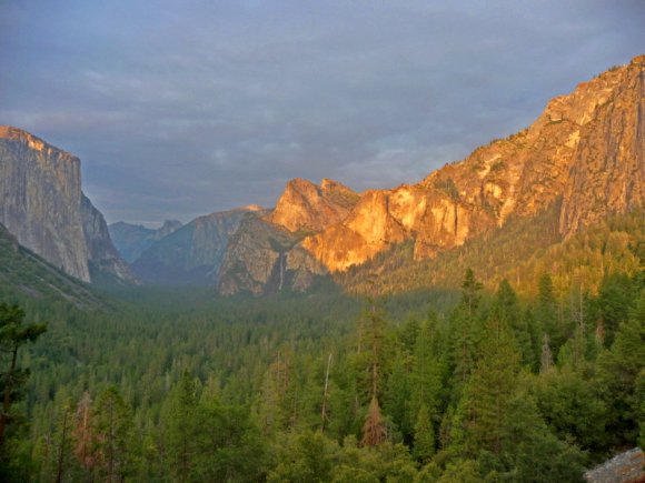 Yosemite Ulusal Parkı - Tunnel View 'den gün batımı.